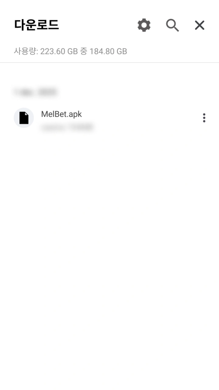 몇 번의 터치만으로 직관적이고 간편하게 완료되는 Melbet 모바일 앱 설치 과정입니다.